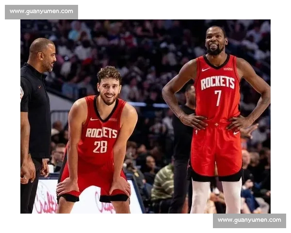 杜兰特与萌娃石头剪子布两连胜，暖心互动萌翻全场